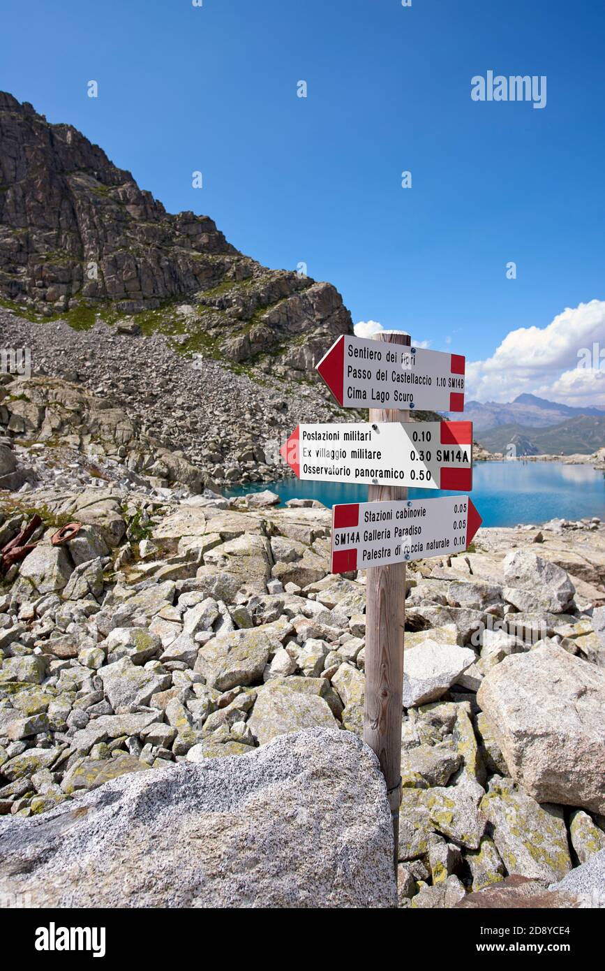 Passo del Tonale (Bs), Italien, die Beschilderung der Wanderwege im