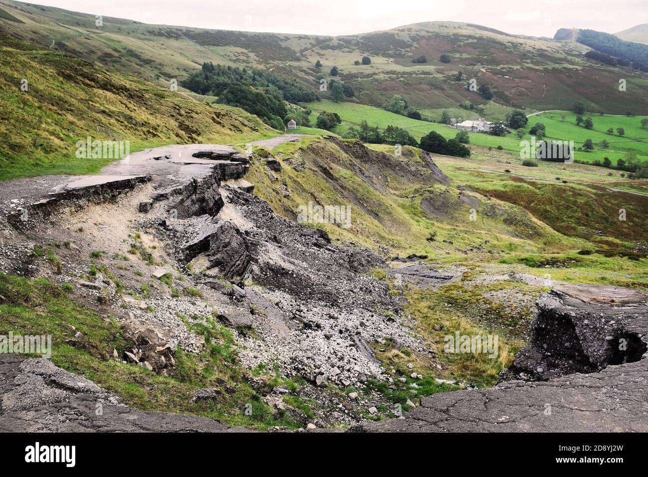 Broken Road, die alte A625 auf den Tiefhängen von Mam Tor, Castleton, Derbyshire, Großbritannien Stockfoto