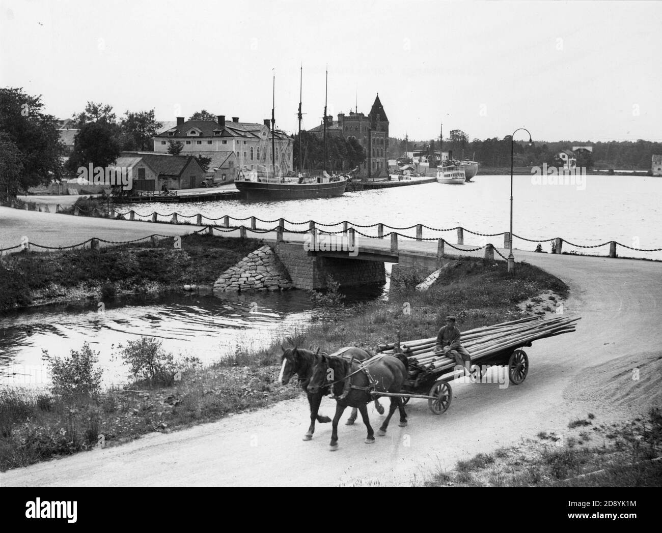 Historische und alte Bilder von Gustavsberg, Stockholm, Schweden. Weltweit bekannt für sein Porzellan. Pferd und Wagen in Gustafsberg. Stockfoto