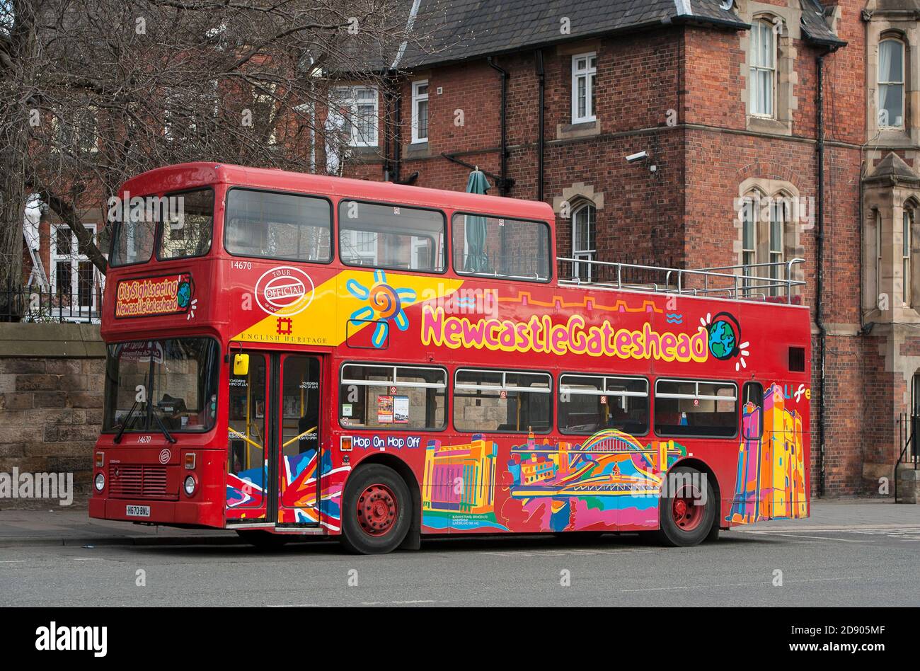 Offener Sightseeing-Bus in Newcastle upon Tyne, Tyne and Wear, Nordostengland. Stockfoto