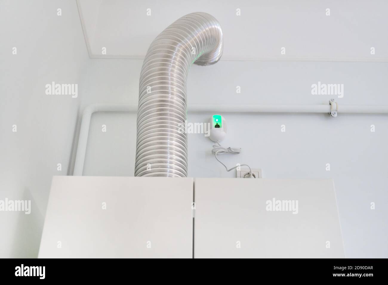 Gasheizung in der Wohnung, Kommunikationsrohre Stockfotografie - Alamy