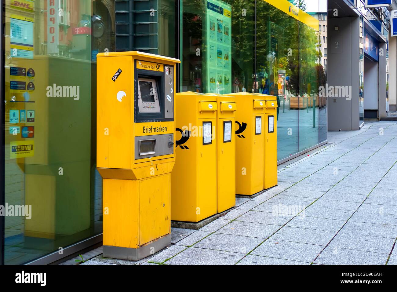 The Logo Of Deutsche Post Stockfotos und -bilder Kaufen - Alamy