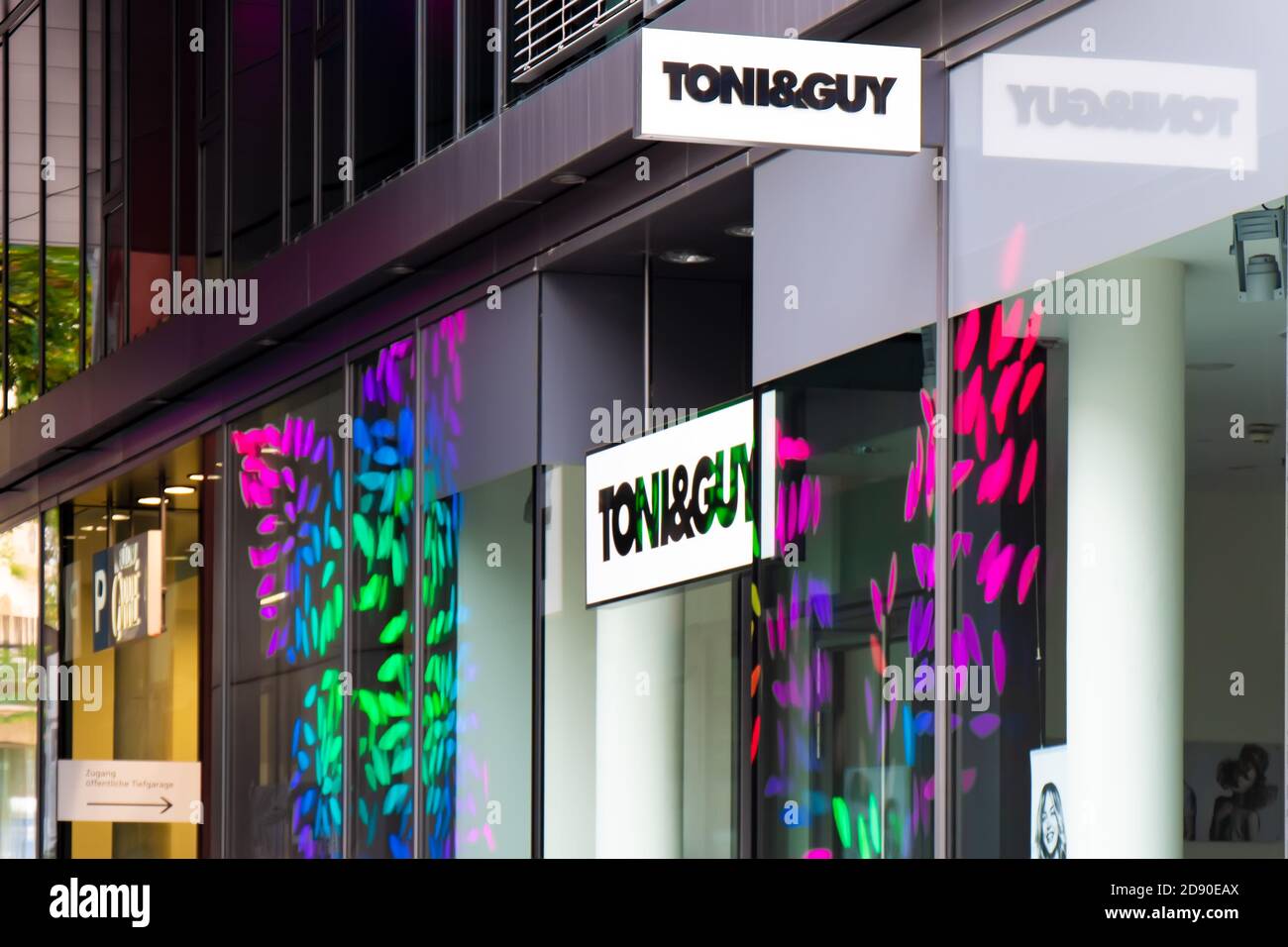 Toni&Guy im Bülow Carré, Stuttgart. Toni & Guy Zweig ist eine britische Kette von Friseursalons Stockfoto