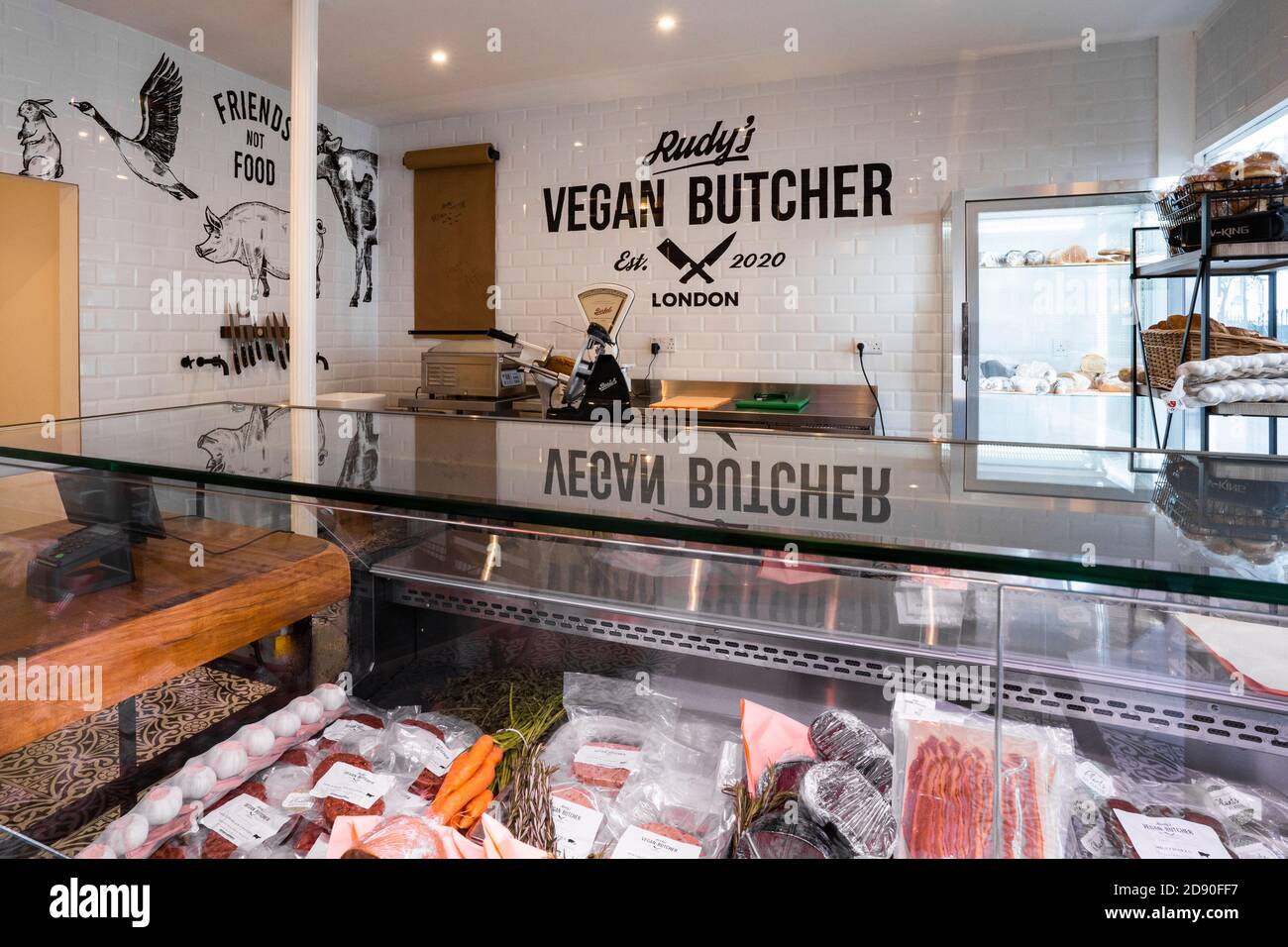 Rudys Vegan Butcher Delikatessengeschäft wird in Islington London eröffnet. Stockfoto