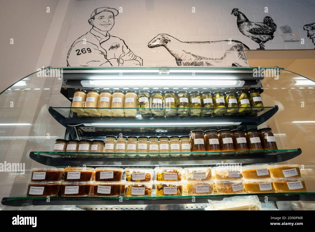Rudys Vegan Butcher Delikatessen eröffnet in Islington London - ihr Kühlschrank mit grausamfreien Lebensmitteln. Stockfoto