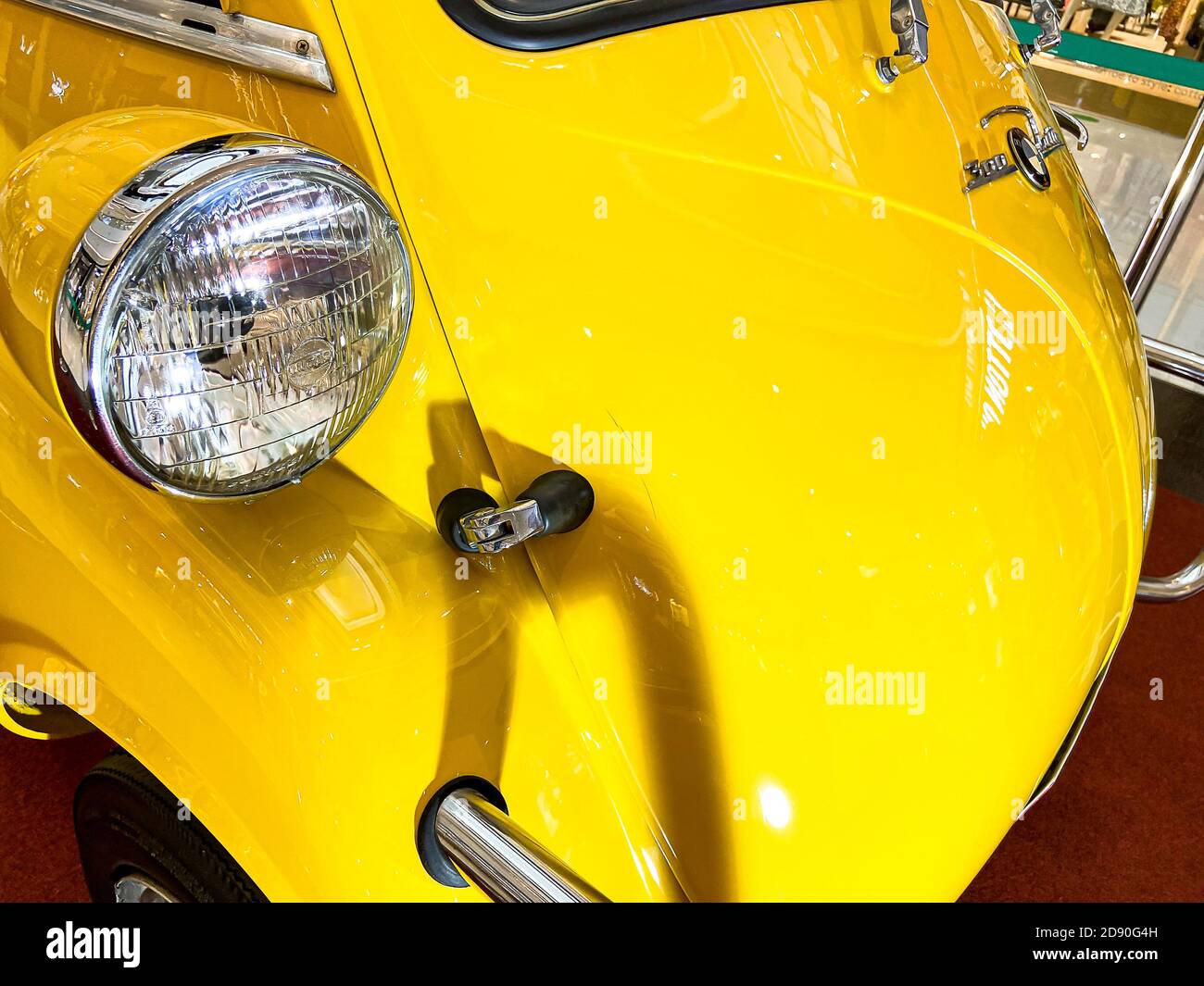 Das Auto sah aus wie Insektenmodell mit gelber Farbe, Bangkok Thailand
