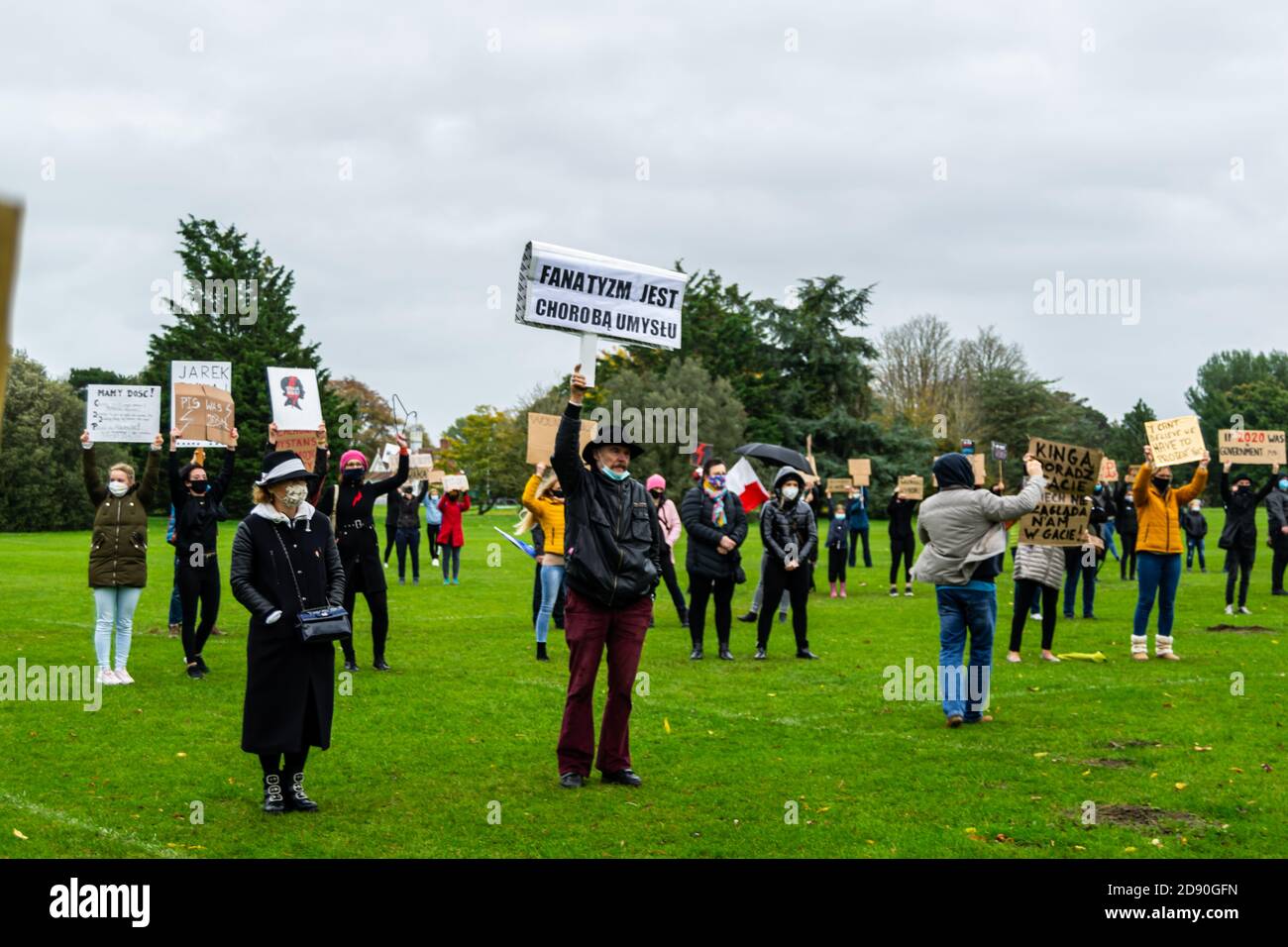 Oxford, Vereinigtes Königreich - 1. November 2020: Polnische Pro-Choice-Proteste in University Parks Oxford, Frauen und Männer protestieren friedlich gegen die Anti Stockfoto