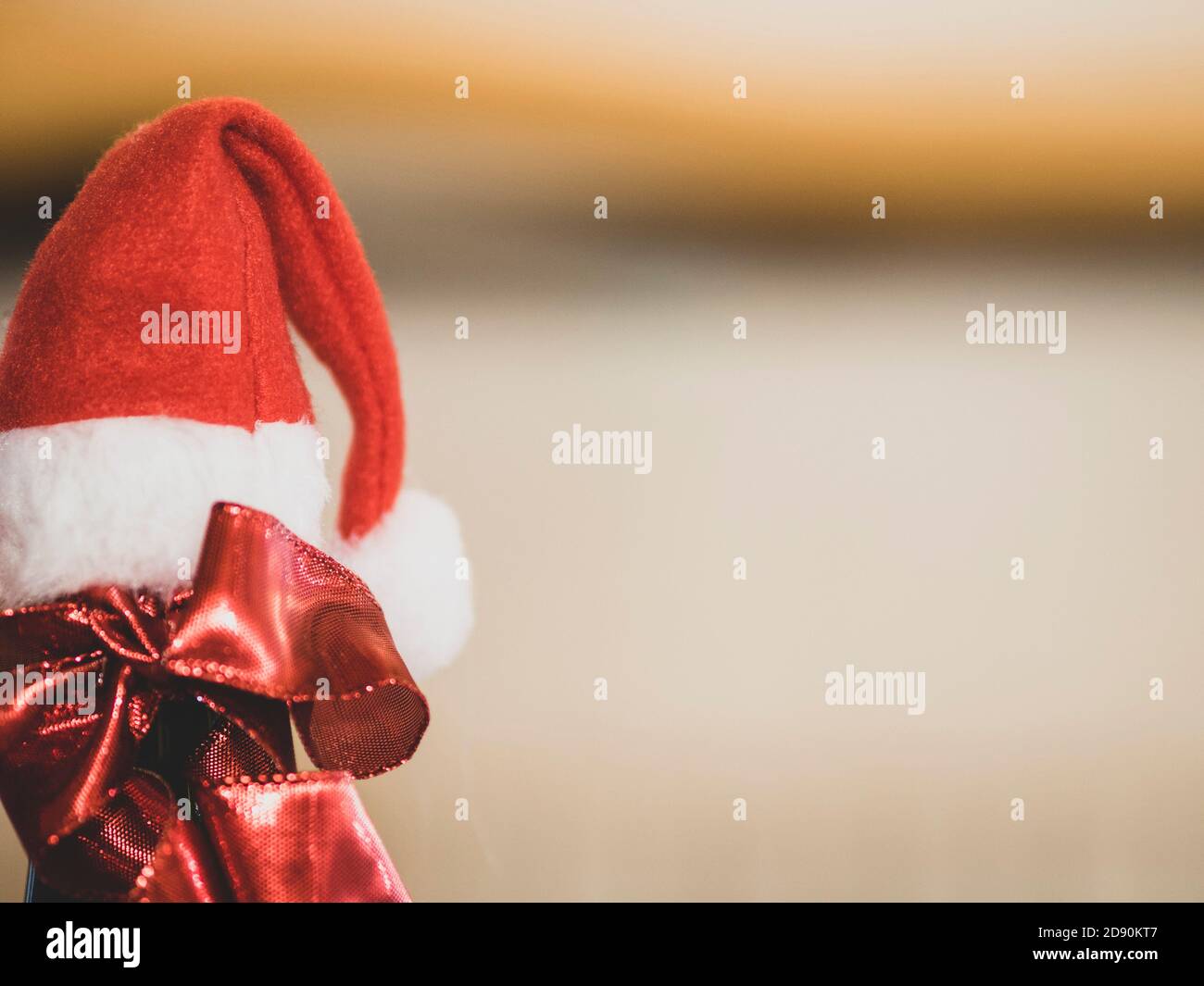 Mütze in Form eines Weihnachtsmann-Hutes Stockfoto