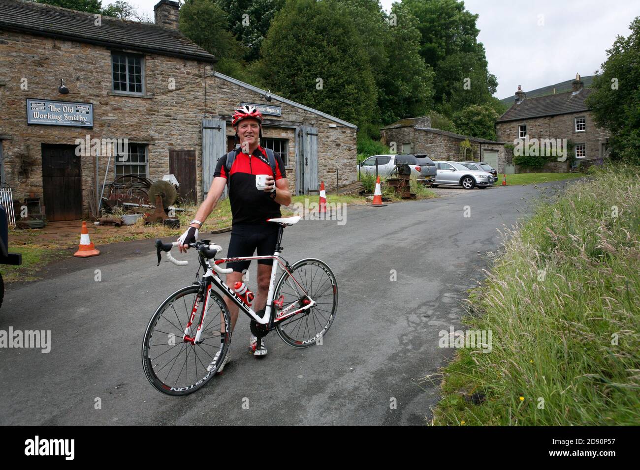 Le Grand Abfahrt, Gunnerside. Billy Holmes, der mit seiner Familie in der Gunnerside Village Hall wohnt. Er fuhr von seinem Haus in der Nähe von Darlington nach Gunnerside. Stockfoto