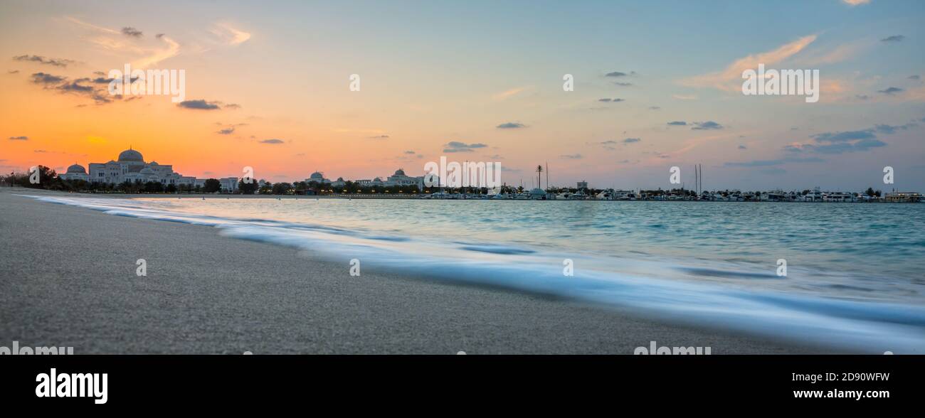 Neuer Präsidentenpalast bei Sonnenuntergang in Abu Dhabi, Vereinigte Arabische Emirate Stockfoto
