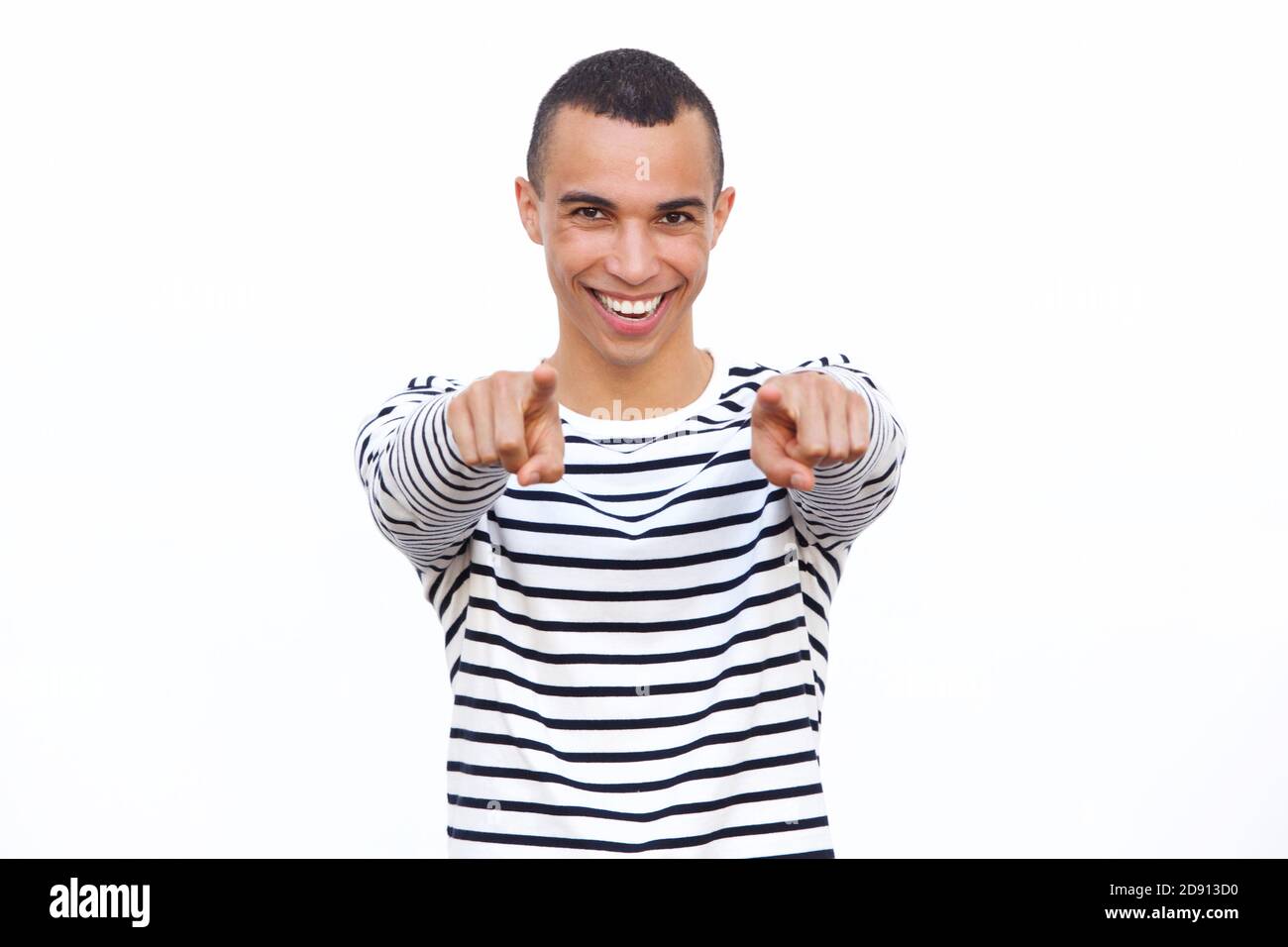 Porträt von glücklichen jungen Mann zeigt Finger Stockfoto