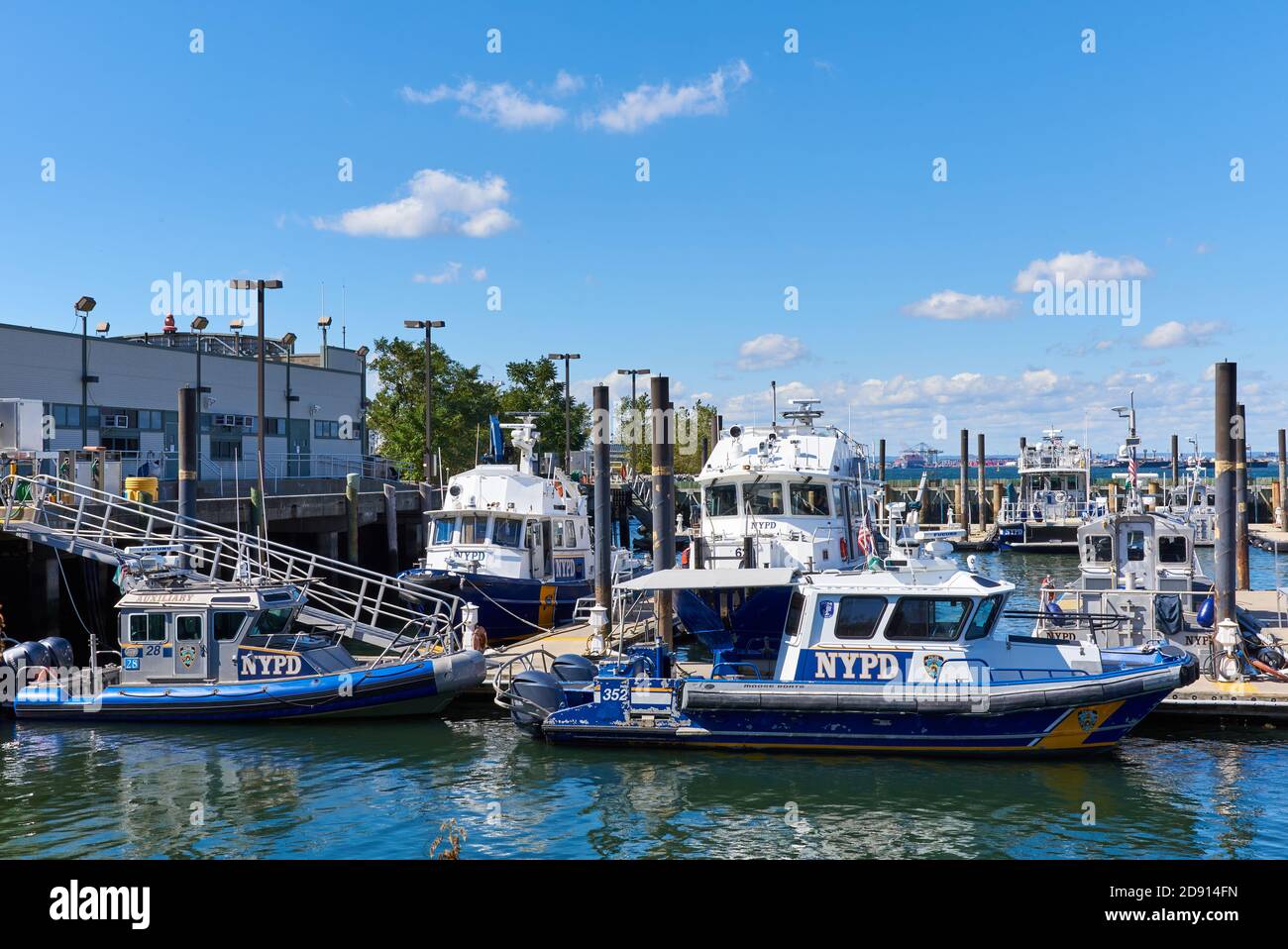 In Sunset Park, Brooklyn, ist der Hauptsitz der NYPD Harbor Einheit und der Yachthafen für die Boote. Stockfoto