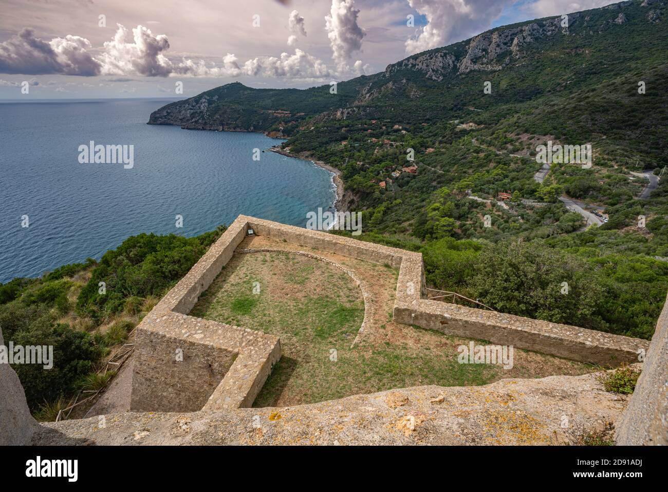 Porto Ercole von Forte Stella aus gesehen. Starker Filippo im Hintergrund. Porto Ercole, Grosseto, Italien, Europa Stockfoto