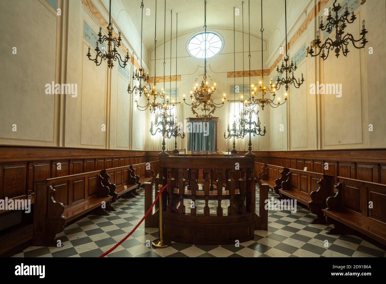Sinagoga di Pitigliano, tempio ebraicoIn Pitigliano gab es schon immer ein jüdisches Ghetto. Das brachte ihm den Namen des kleinen Jerusalem ein. Stockfoto