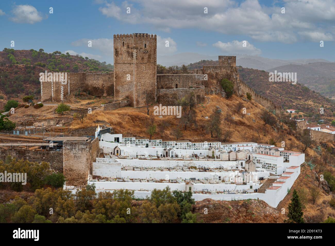 Mertola Castle, Baixo Alentejo, Portugal und Friedhof Stockfoto