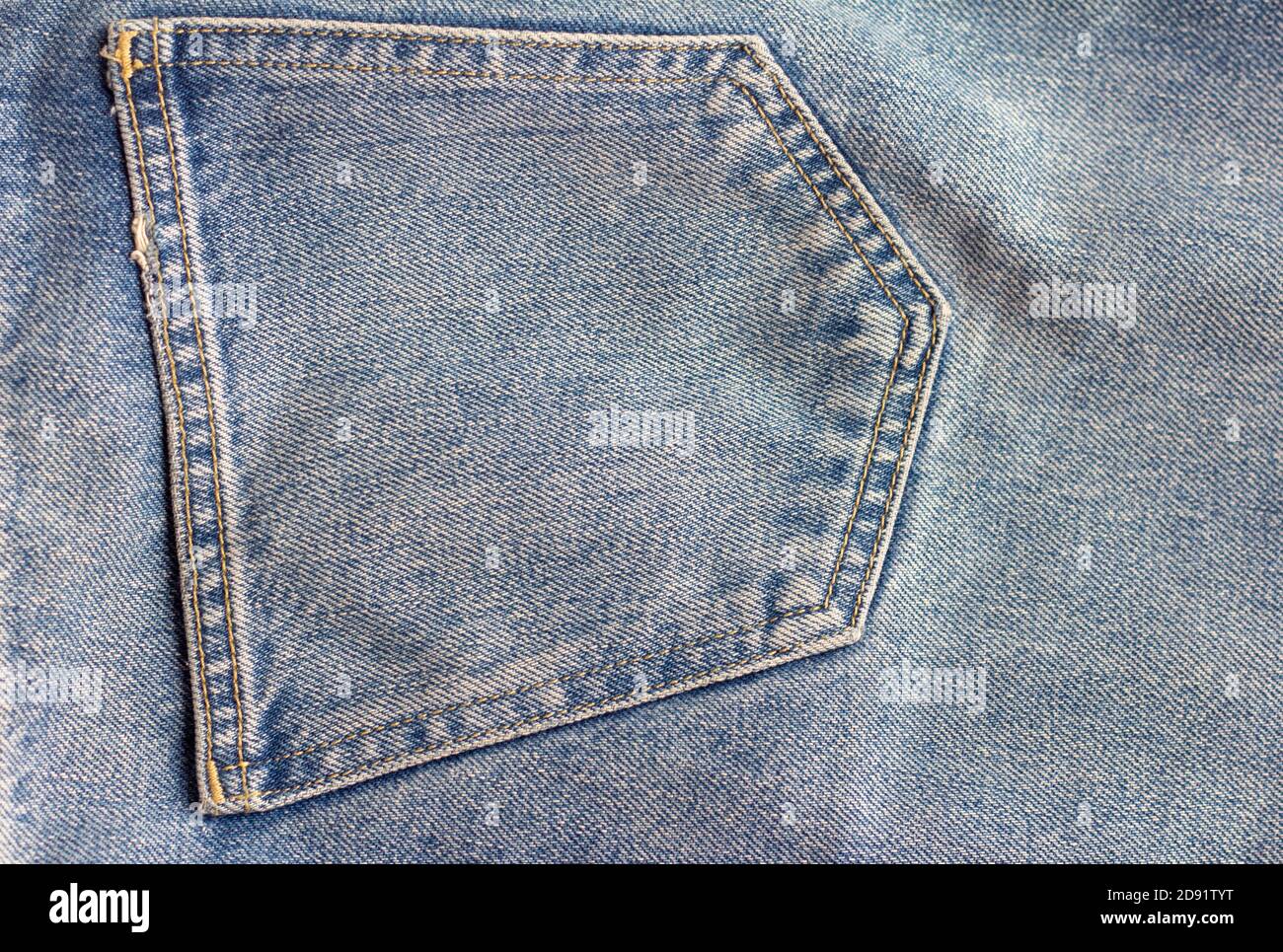 Blaue Denim, Textur, Tasche auf der Rückseite der Jeans Stockfoto