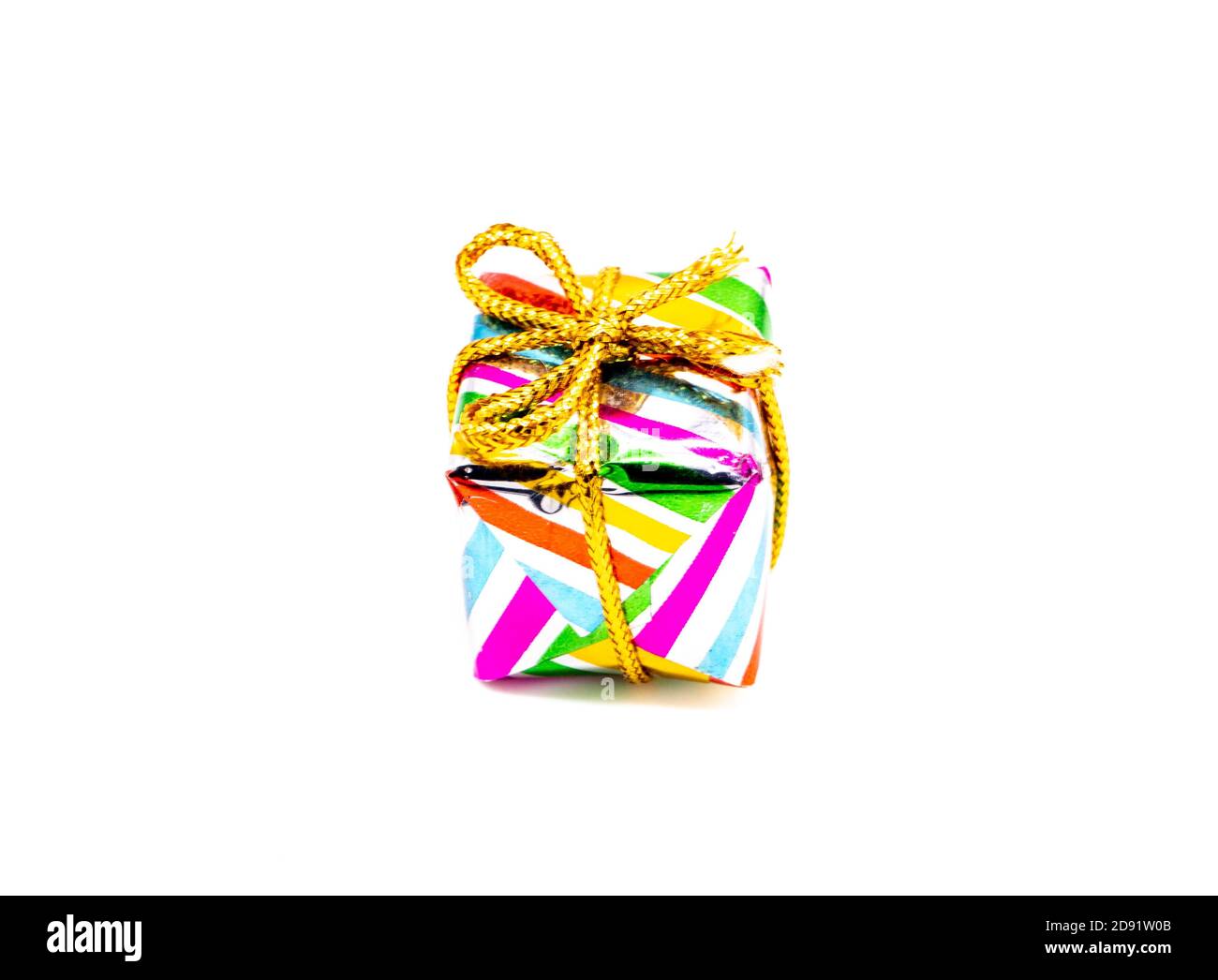 Buntes Geschenk Weihnachtsgeschenk isoliert auf weißem Hintergrund Stockfoto