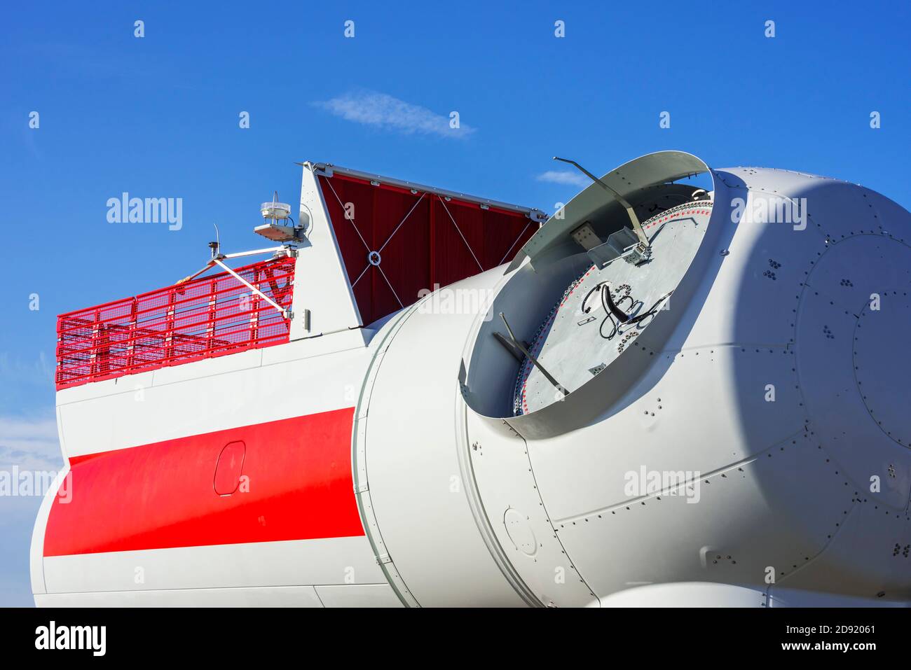 Windturbinen-Maschinenhaus mit Rotornaben für Offshore-Windpark SeaMade im SCHWERLASTTERMINAL REBO im Hafen von Ostende, Westflandern, Belgien Stockfoto