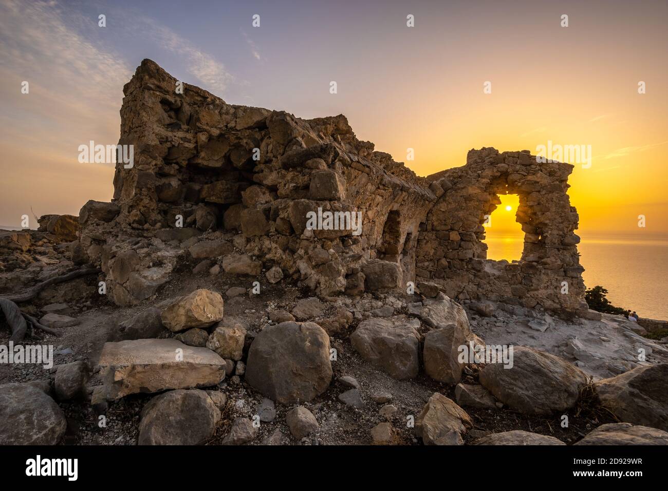 Sonnenuntergang auf der Monolithos Burg, Rhodos Insel, Griechenland Stockfoto
