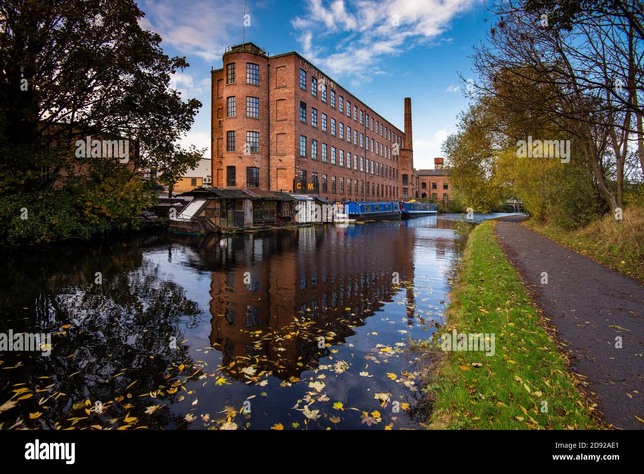 Castleton Mill eine ehemalige Flachsmühle, die 1836 vom Leeds to Liverpool Canal, Leeds, West Yorkshire, England, erbaut wurde Stockfoto