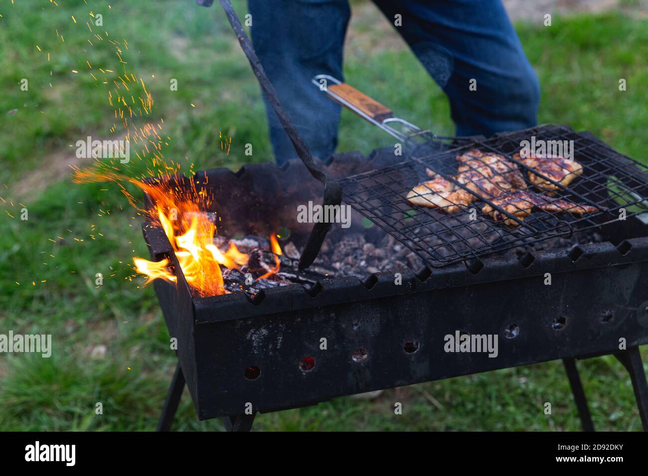 Kohlen Aus Dem Feuer Holen www.alamy.de