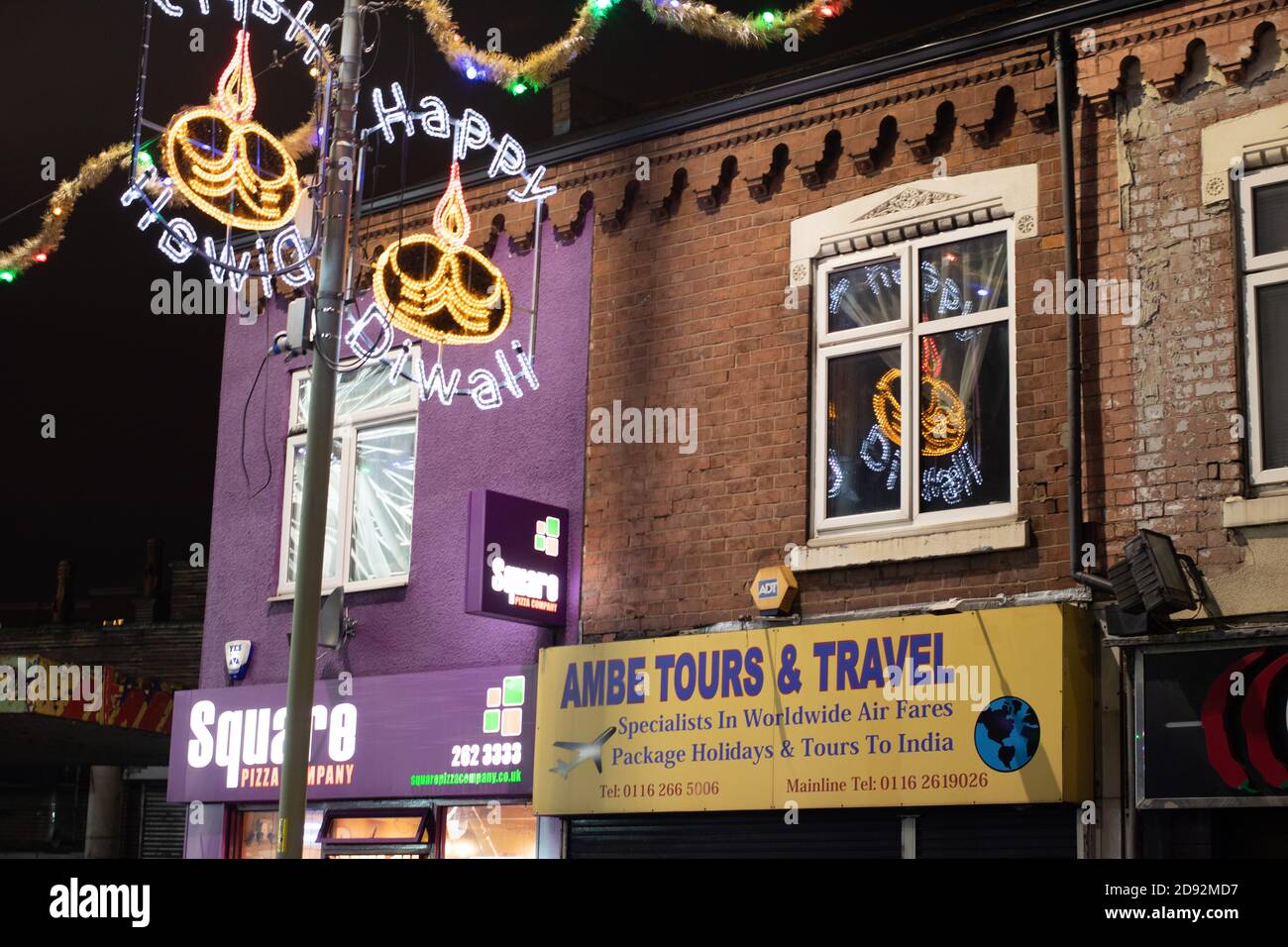 Diwali-Veranstaltungen in Leicester wurden wegen Covid-Einschränkungen abgesagt. Diwali Feiern in Leicester sind berühmt für einige der besten in Großbritannien und eine der größten außerhalb Indiens. Da jedoch die Einschränkungen des Coronavirus weiterhin verhindern, dass sich Menschen in großen Gruppen treffen, werden sich die Massen auf der Belgrave Road nicht für die traditionelle Unterhaltung und das Feuerwerk versammeln können. Stockfoto