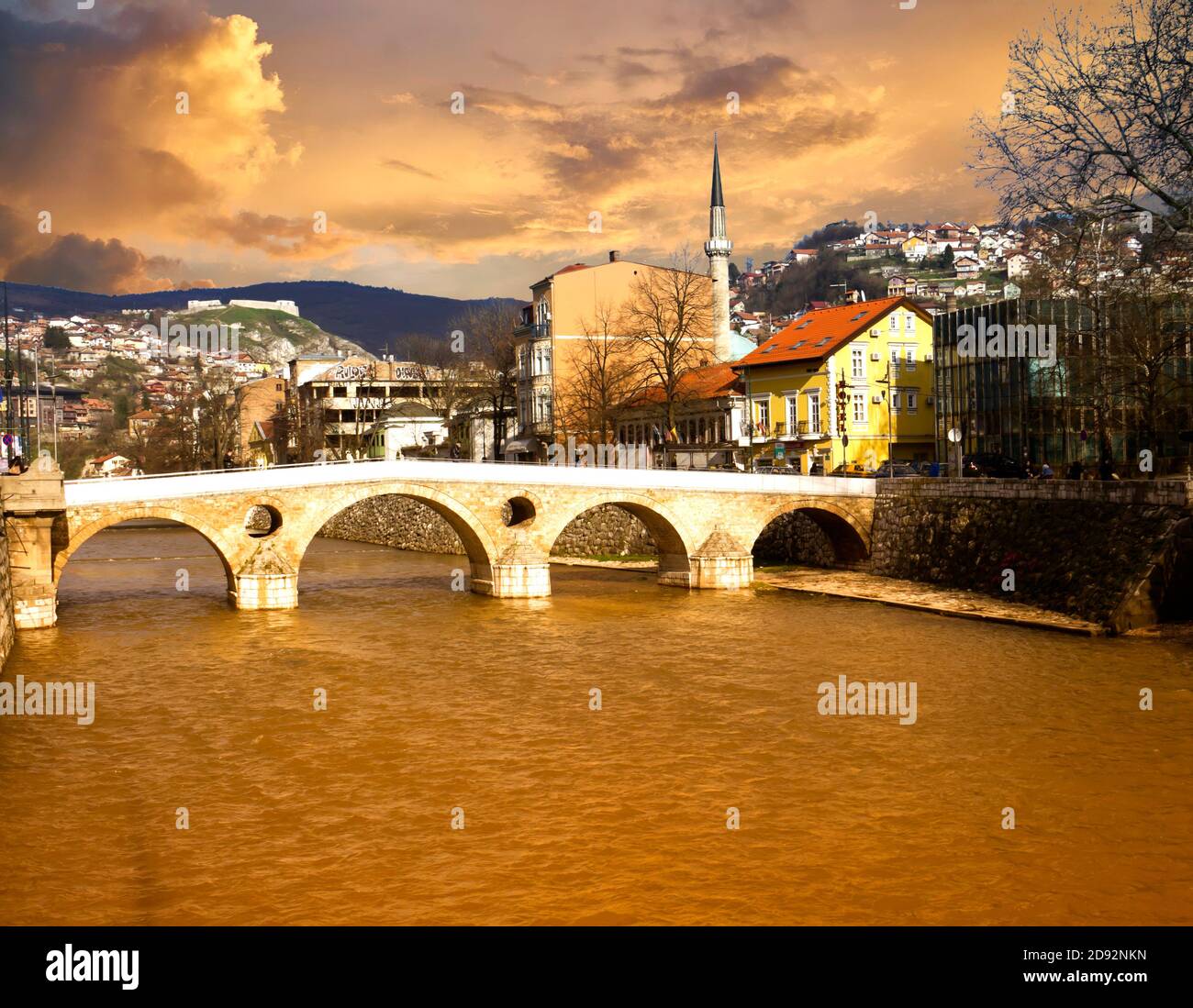 Lateinische Brücke am Fluss Miljacka in Sarajevo Stockfoto