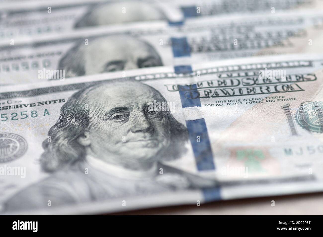 US-fiat-Geld, Dollarscheine mit Franklin-Nahaufnahme Stockfoto