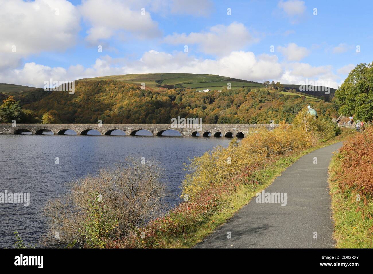 Garreg DDU Tauchdamm und Caban Coch Reservoir, Elan Valley, Rhayader, Radnorshire, Powys, Wales, Großbritannien, Großbritannien, Großbritannien, Großbritannien, Europa Stockfoto