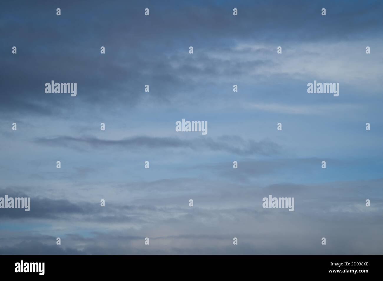 Hochauflösendes Sky-Hintergrundbild für den Einsatz als Sky Replacement. Stockfoto