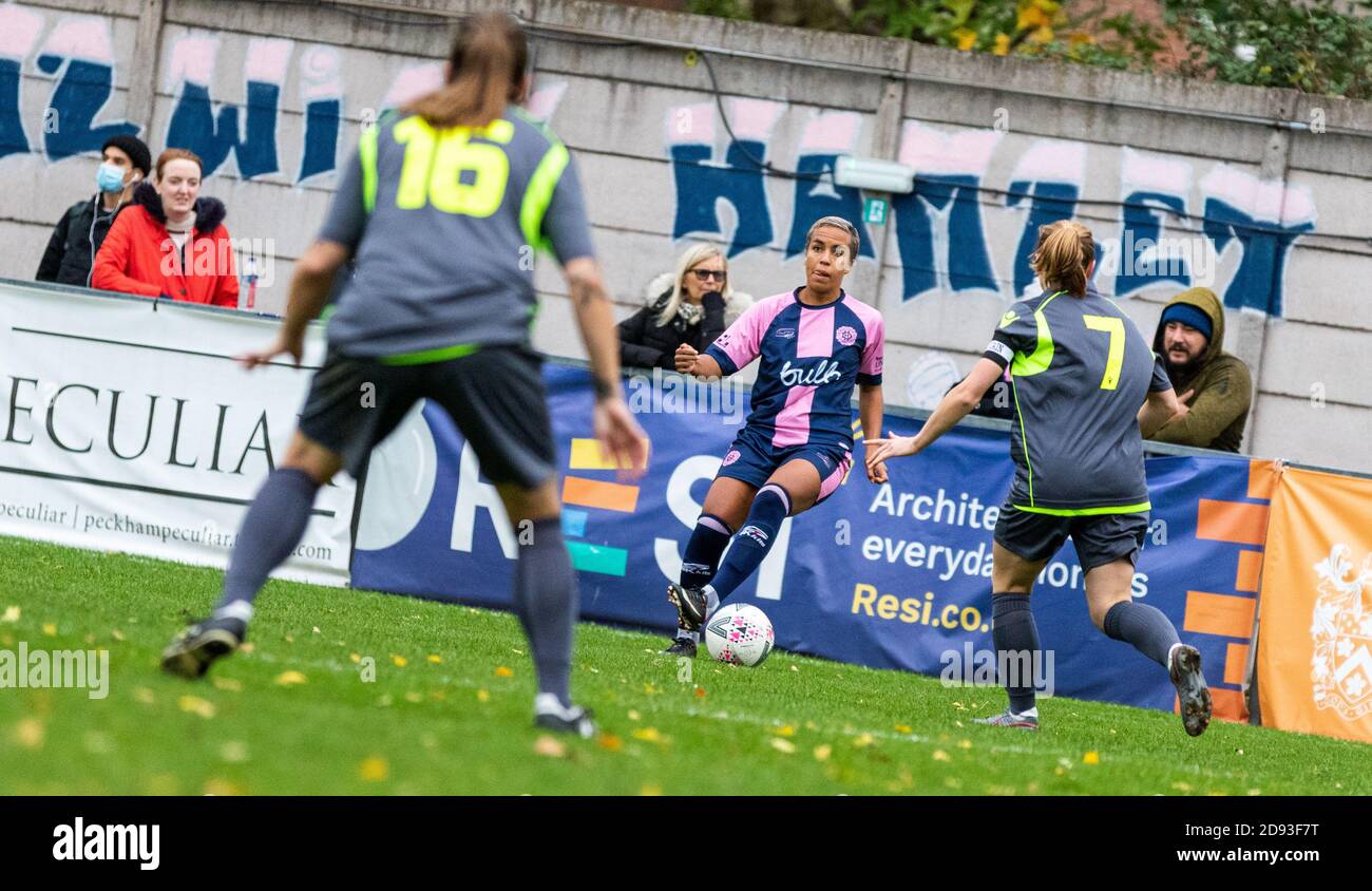 Havana McElvaine von Dulwich Hamlet FC Women gegen Dartford FC Women auf Champion Hill. Stockfoto
