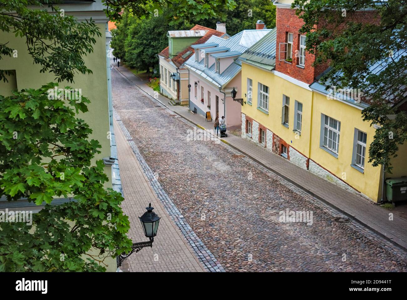 Neoklassizistisches Gebäude am Rathausplatz der Altstadt, Tartu, Estland Stockfoto