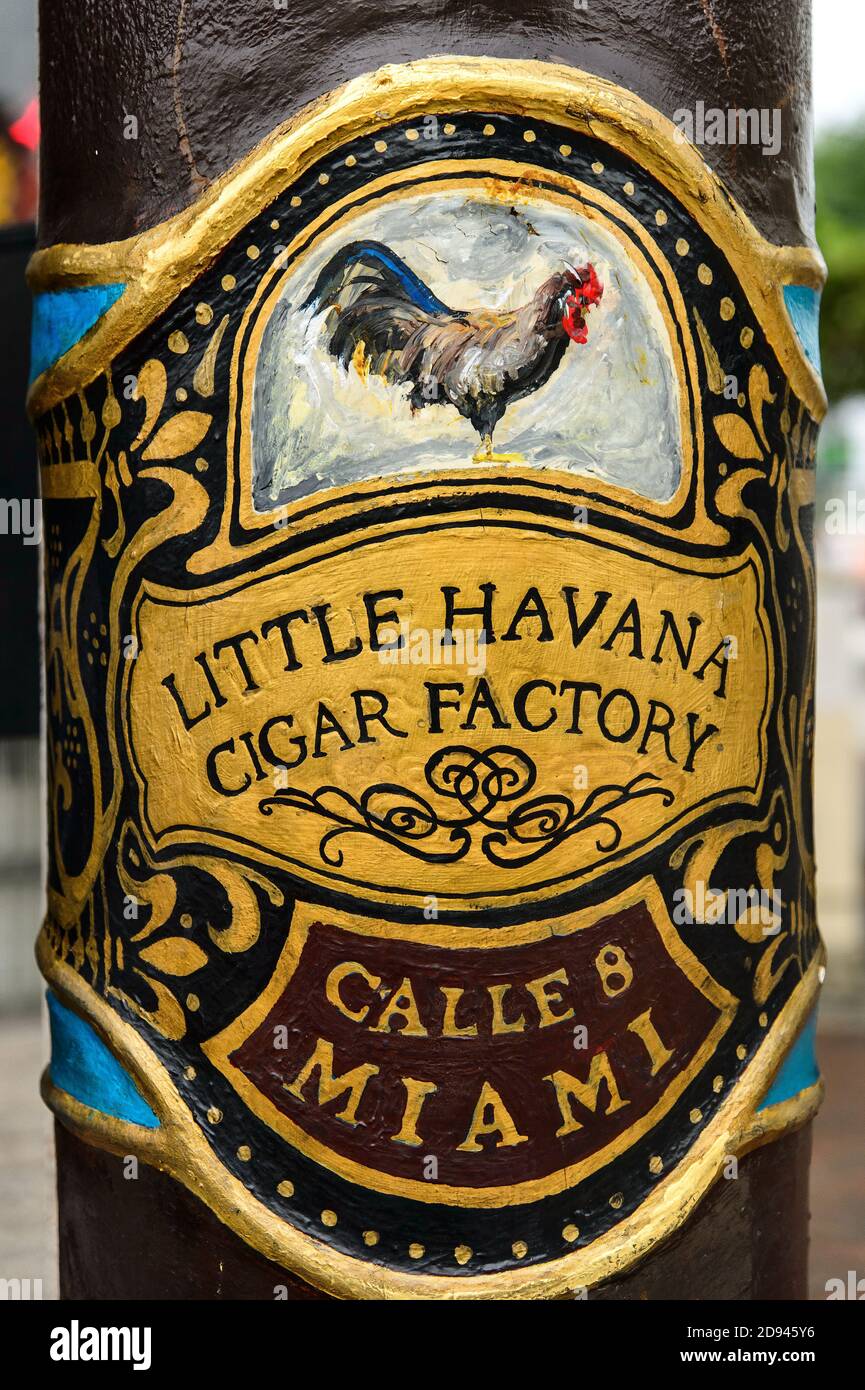 Little Havana Cigar Factory in der Calle Ocho, der berühmtesten Straße von Little Havana, wo man eine große Auswahl an kubanischen Zigarrengeschäften in Familienbesitz finden kann Stockfoto