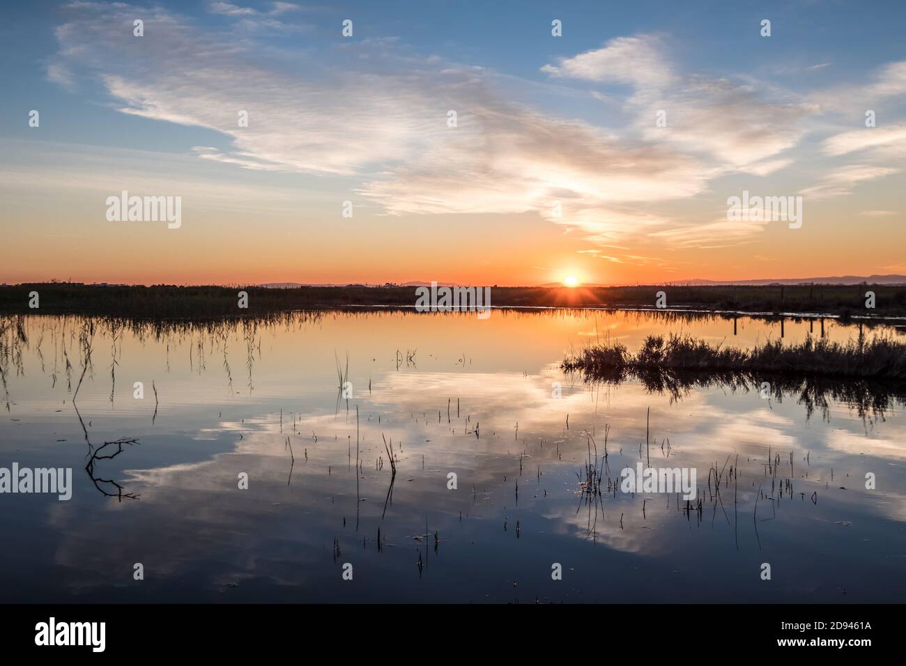 Albufera Naturschutzgebiet, Valencia Spanien, Wasser Reflexion Symmetrie Sonnenuntergang Stockfoto