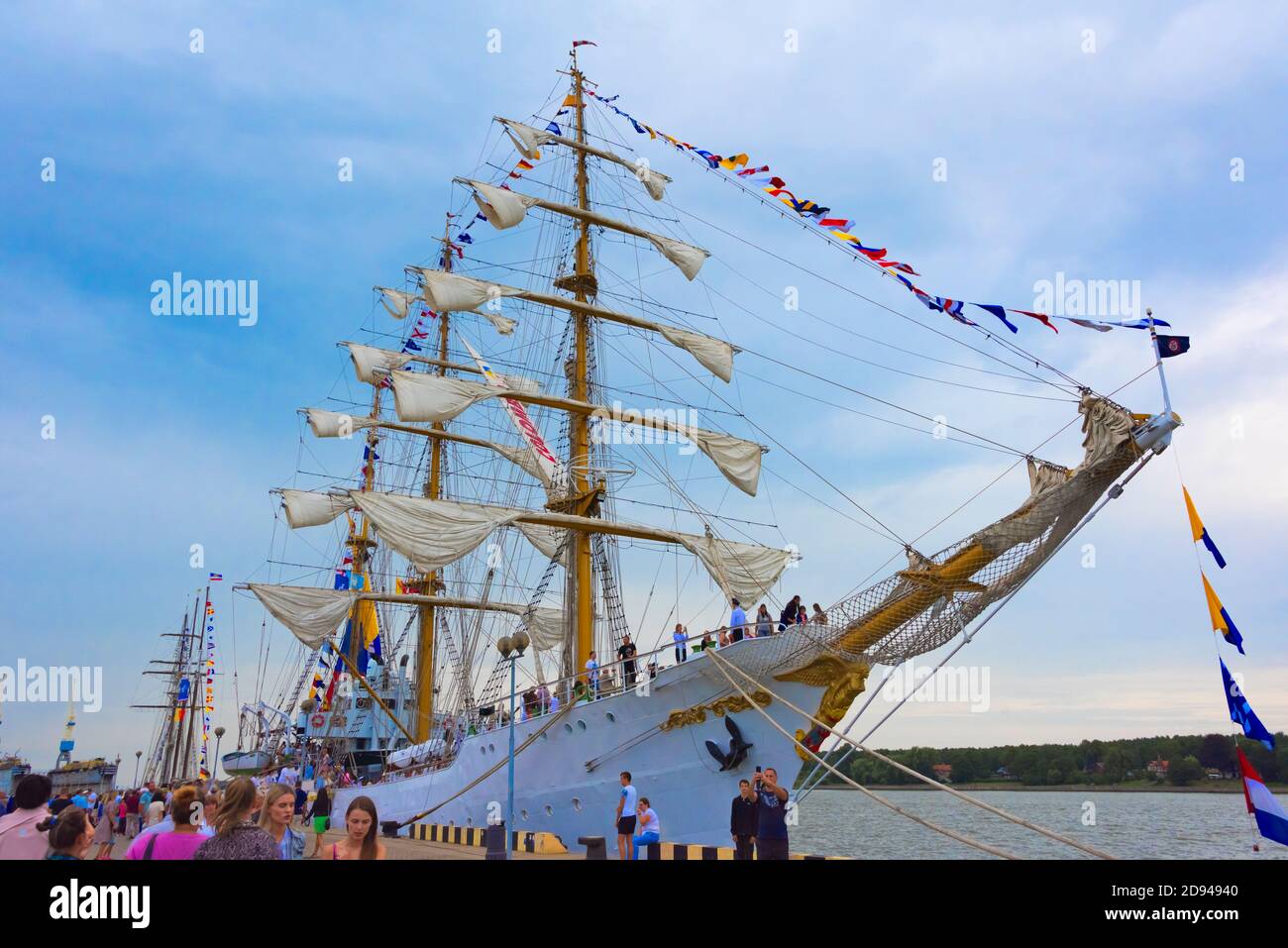 Hohe Segelboote im Hafen während des Klaipeda Sea Festival, Klaipeda, Litauen Stockfoto