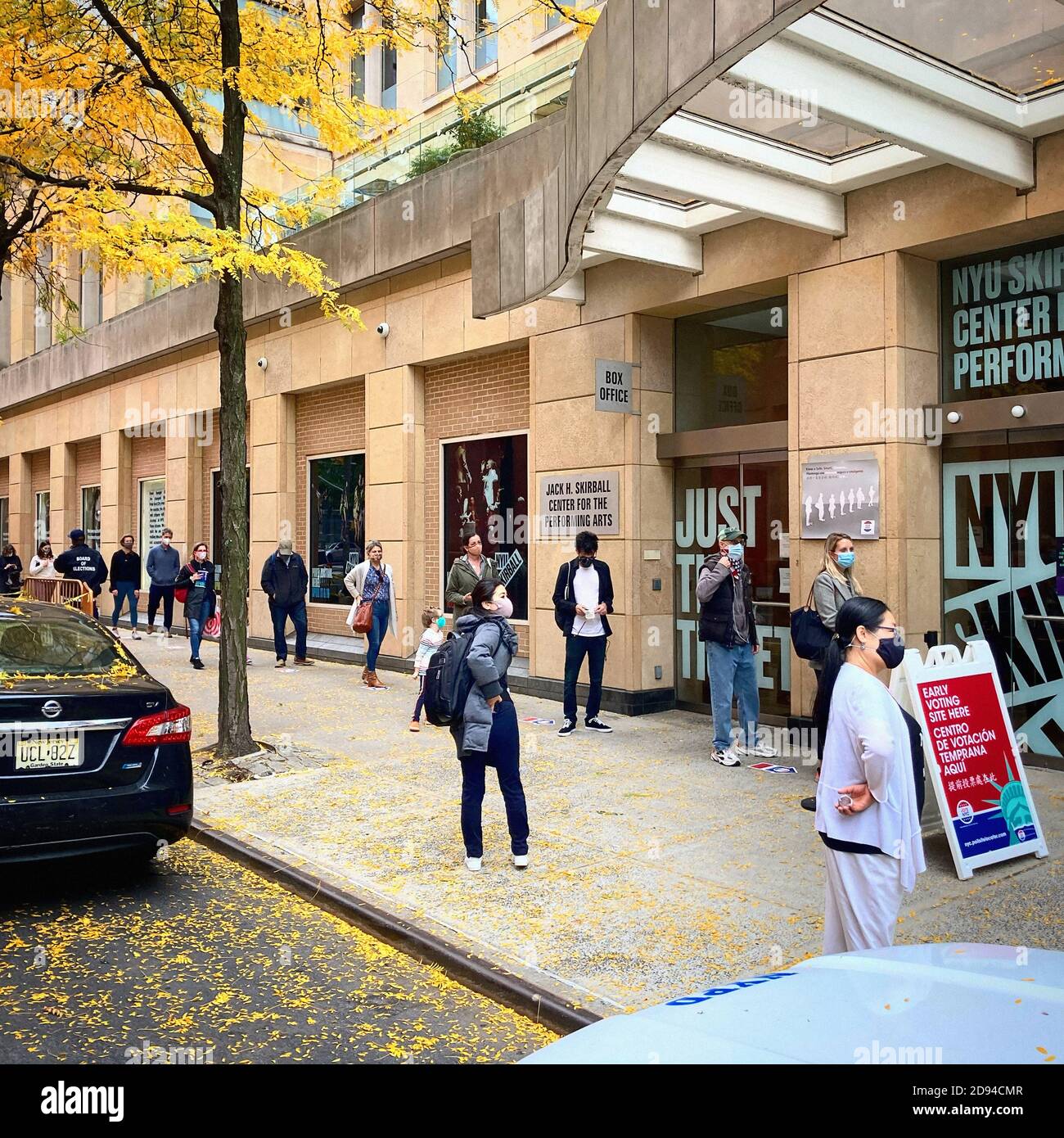 Gruppe von Leuten in der Linie für die frühe Abstimmung, New York City, New York, USA Stockfoto