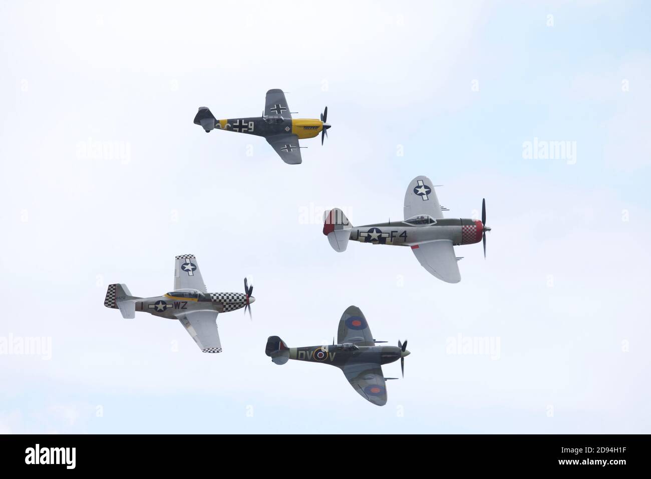 Duxford Air Show 2019 Flugzeuge im Flug (Hispano Aviación HA-1112) Stockfoto