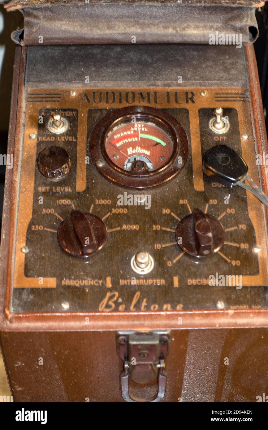 Antikes Beltone Audiometer-Testgerät für das Hören auf dem Display bei der Firma Starkey Hörgeräte. Eden Prairie Minnesota, USA Stockfoto