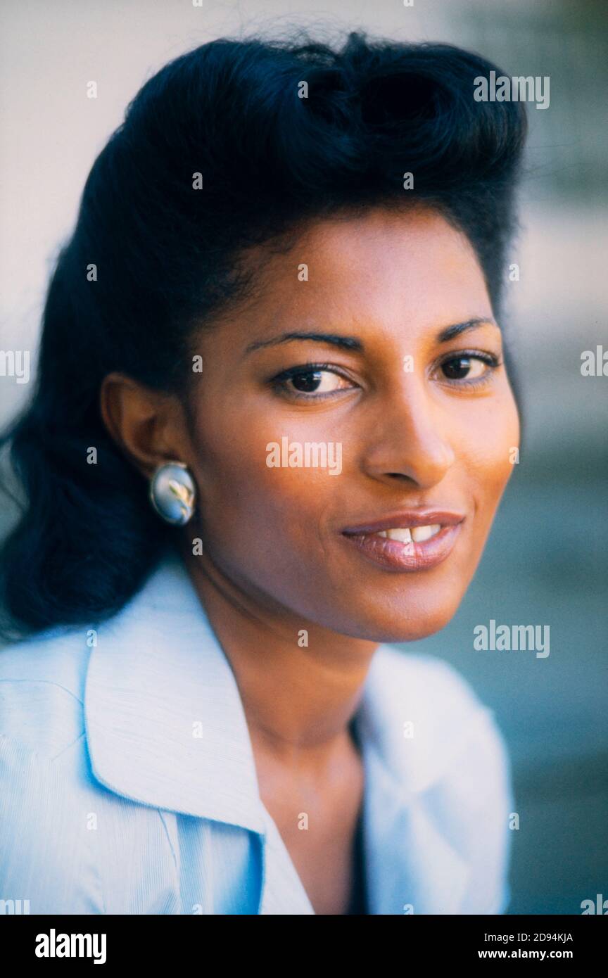 PAM Grier - Pamela Suzette Grier ist eine amerikanische Schauspielerin. Berühmt wurde sie durch ihre Hauptrollen in einer Reihe von Action-, Blaxploitationsfilmen der 1970er Jahre. Stockfoto