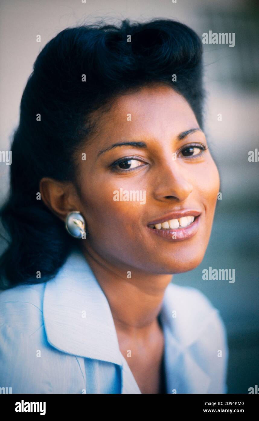 PAM Grier - Pamela Suzette Grier ist eine amerikanische Schauspielerin. Berühmt wurde sie durch ihre Hauptrollen in einer Reihe von Action-, Blaxploitationsfilmen der 1970er Jahre. Stockfoto