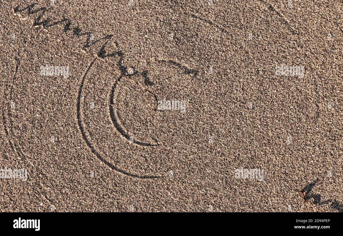 Natürliche konzentrische Kreismuster im Sand Stockfoto