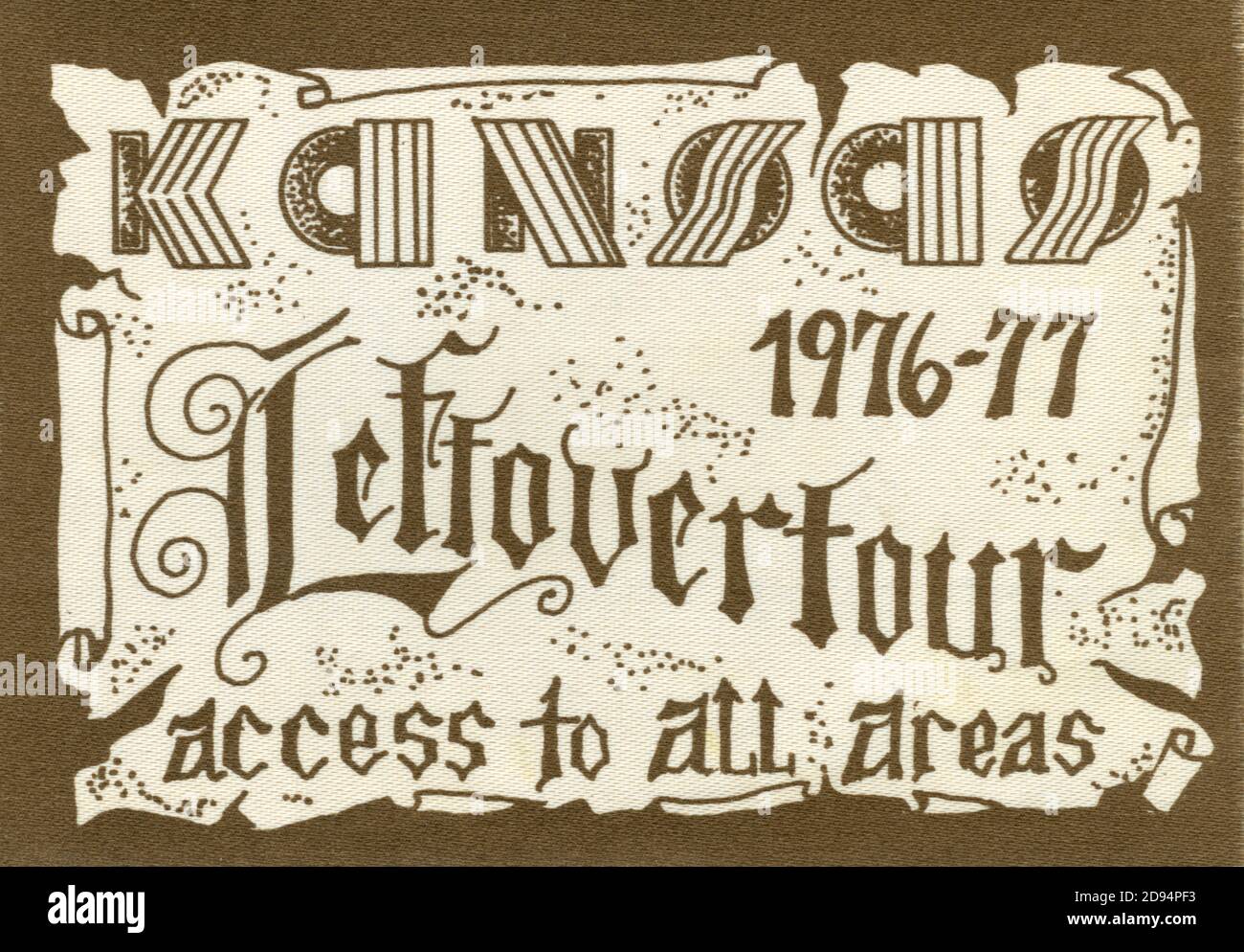Kansas - Leftover Tour - Backstage Pass. Dies war von der Show am 18. November 1976 im Riverside Theater in Milwaukee, Wisconsin, USA. In den meisten 1970er Jahren druckten die meisten Musikbands und Darsteller ihre eigenen Pässe nicht aus, sondern waren, wo immer sie spielten, auf den lokalen Veranstalter angewiesen, um Pässe und Sicherheit zu bieten. Um meine anderen Musik-bezogenen Vintage-Bilder zu sehen, Suche: Prestor vintage Musik Stockfoto