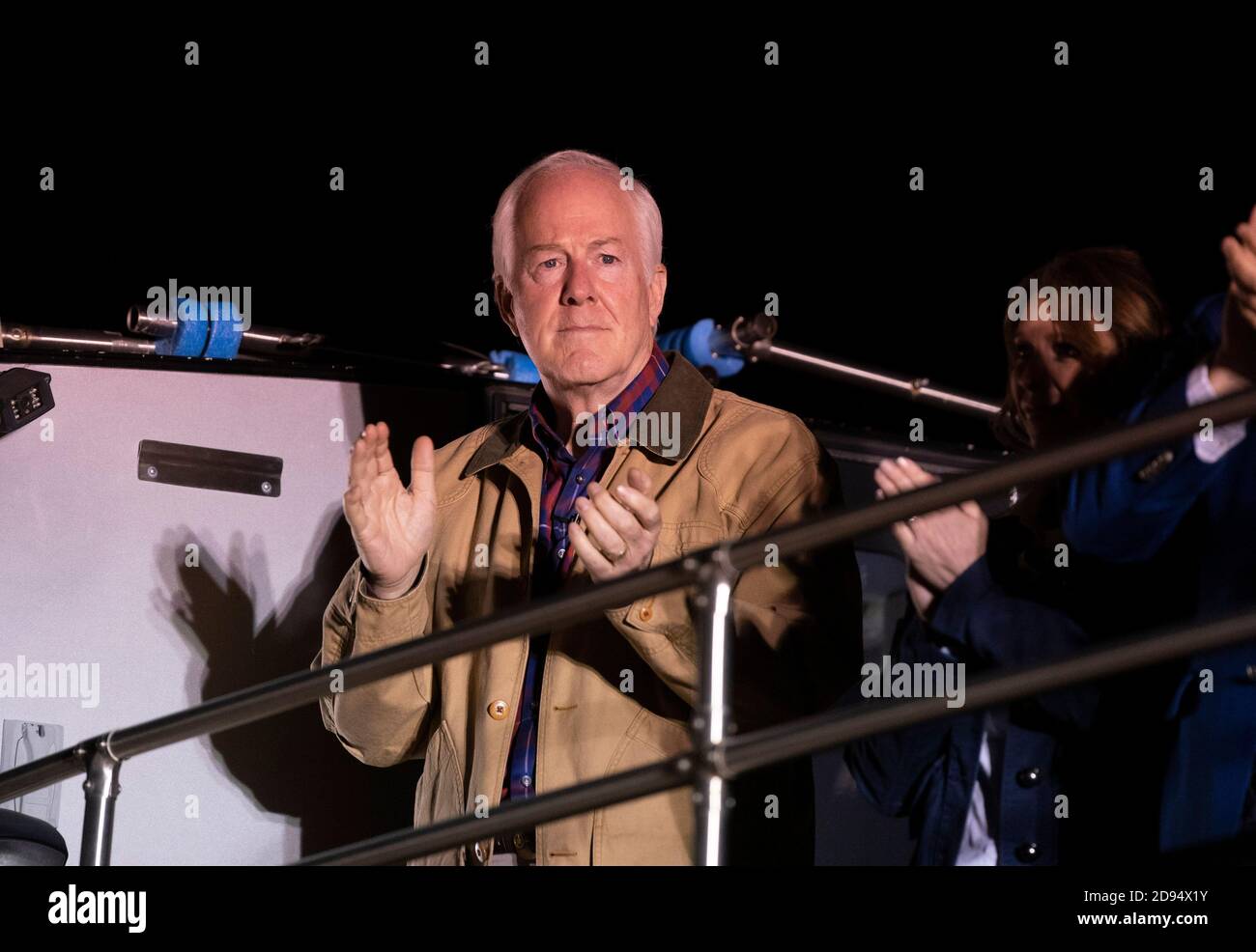 Dripping Springs, Texas, USA. November 2020. Der republikanische US-Senator JOHN CORNYN kommt auf einer Dripping Springs, Texas Ranch an, wo er seine Kampagne für eine vierte Amtszeit im US-Senat schließt. Cornyn kämpft gegen eine Herausforderung des Demokraten MJ Hegar (nicht gezeigt), einem dekorierten Armeeveteranen und politischen Neuling. Quelle: Bob Daemmrich/ZUMA Wire/Alamy Live News Stockfoto