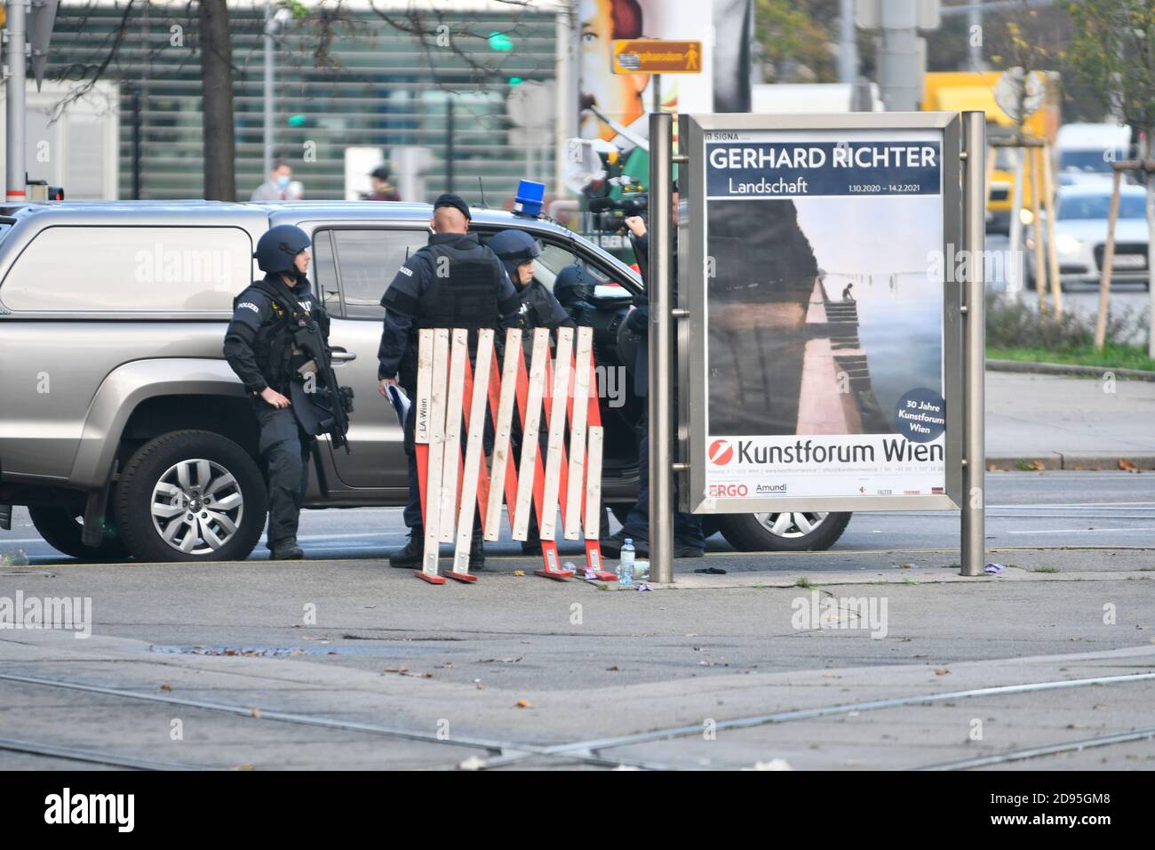 Wien, Österreich. November 2020. Terroranschlag in Wien am 2. Oktober 2020. Der erste Bezirk von Wien ist noch abgesperrt. Bisher gab es 3 Tote und 15, einige schwer verletzt. Quelle: Franz Perc / Alamy Live News Stockfoto