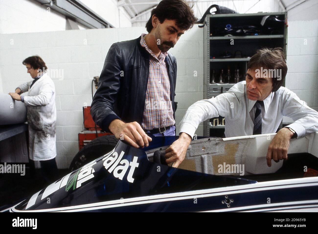 Bernie Ecclestone und Gordon Murray in der Brabham-Fabrik 1982 Stockfoto