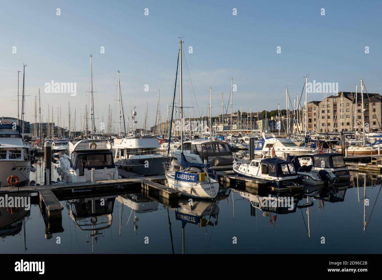 Segelboote in Plymouth Barbican Marina vertäut Stockfoto