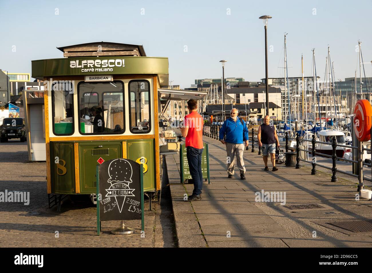 Alfresco! Café-Bar in Plymouth Barbican Stockfoto