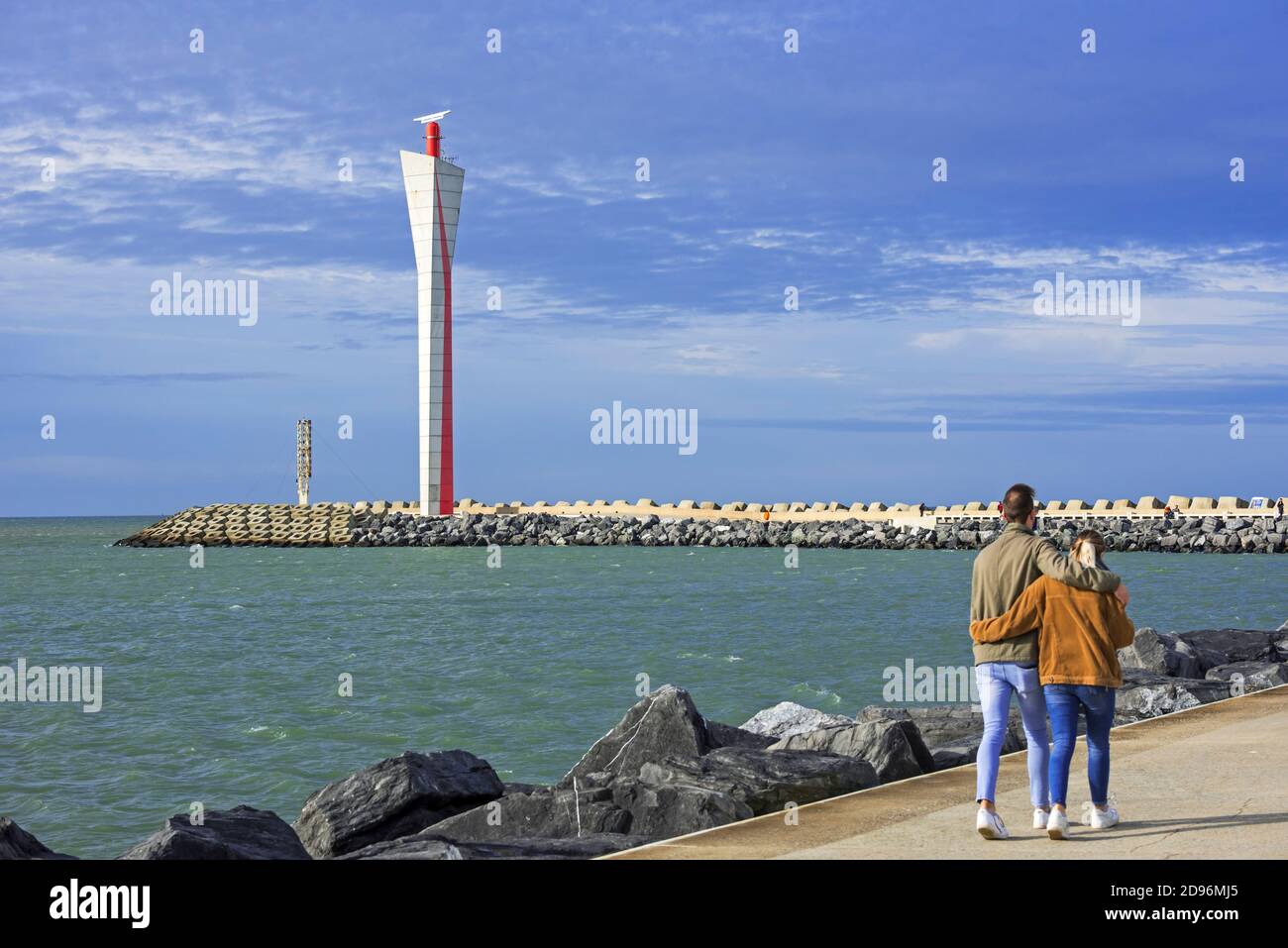 Östlicher Damm / Pier und Radarturm im Hafen von Ostende Seehafen / Hafen Oostende, Westflandern, Belgien Stockfoto