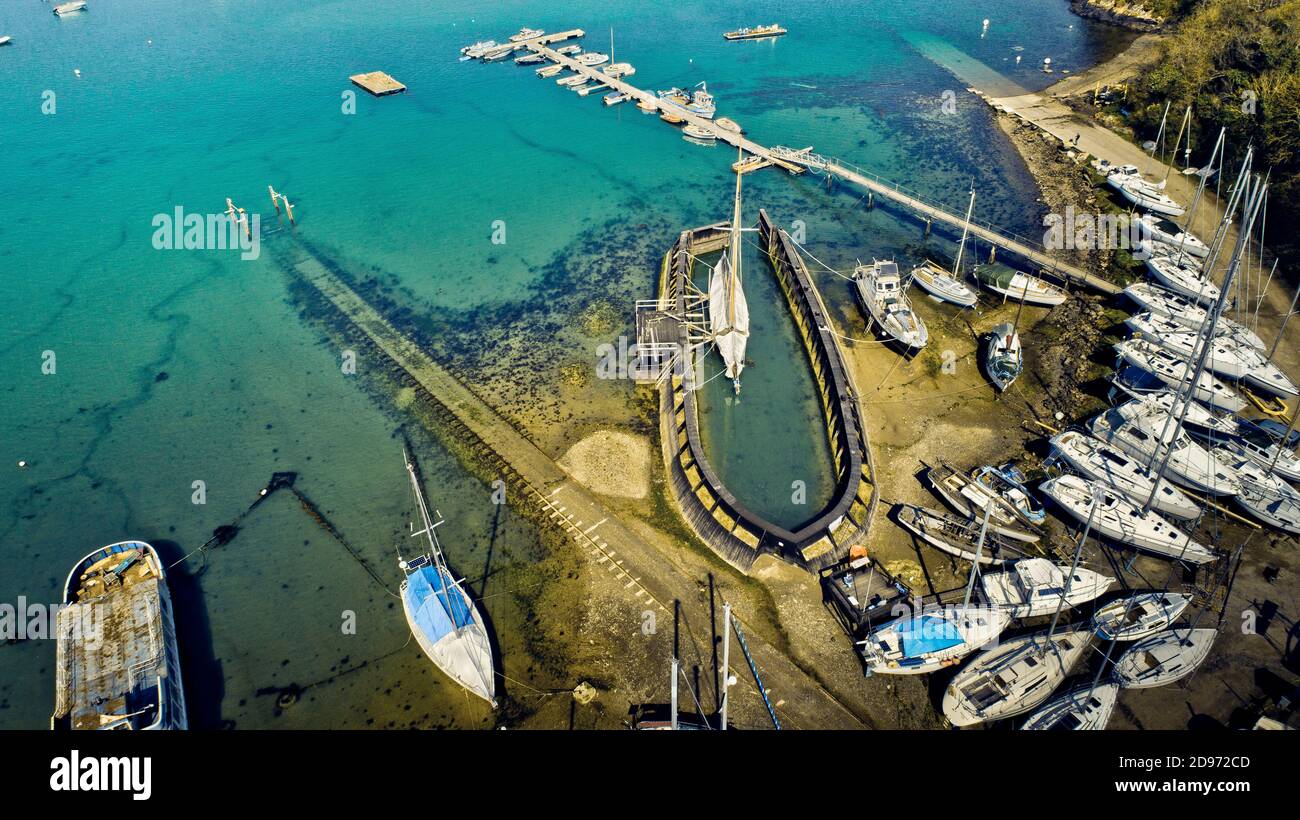 Le Minihic-sur-Rance (Bretagne, Nordwestfrankreich): Trockendock der Landriais Werft, Luftaufnahme Stockfoto