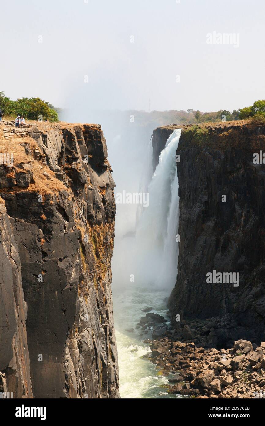 Basalt Canyon 100 m tief am Ausgang der Victoria Falls im August 2019, 1/4 bis 1/3 Wasser fehlt, Trockenzeit, Nord-Simbabwe Stockfoto